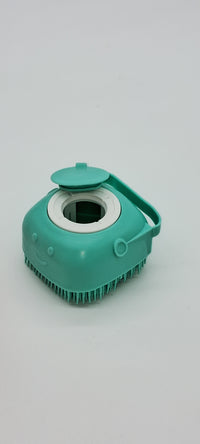 2-in-1 Pet Bath Brush — size and scale